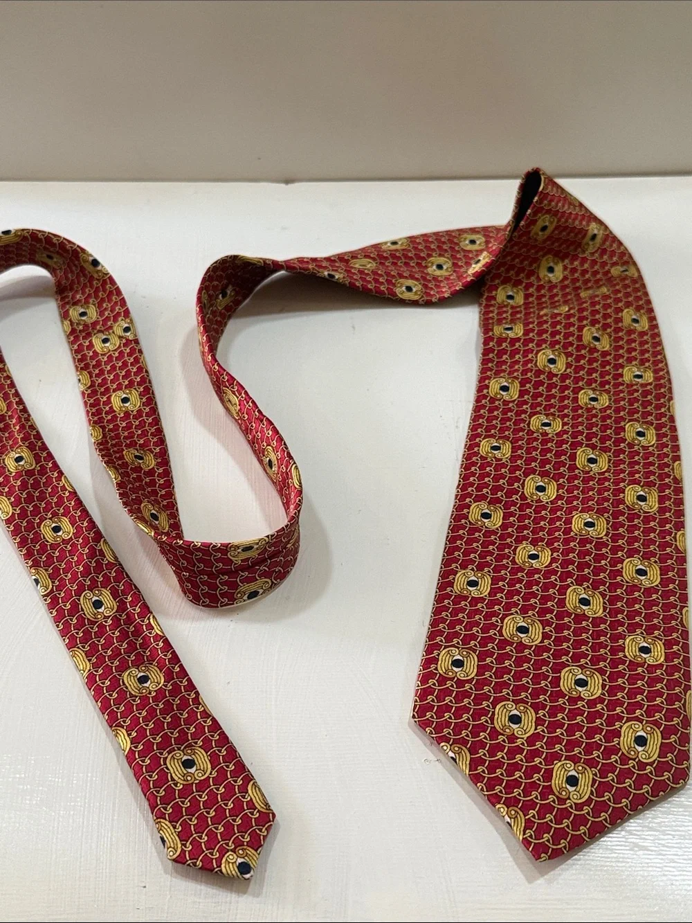CHEF Elegant Red Chain-Pattern Men's Neck Tie with Gold Motifs Hand Made Silk